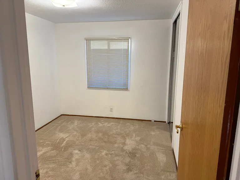904 Hiller St — Photo 7