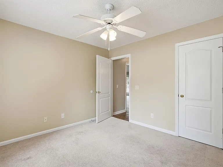 124 Hall St — Photo 20