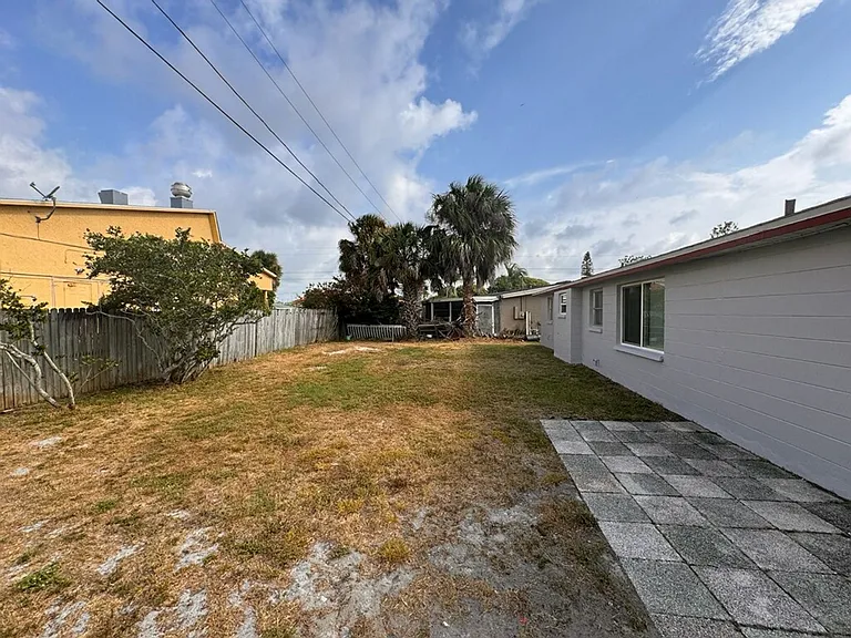 10731 Premier Ave — Photo 17