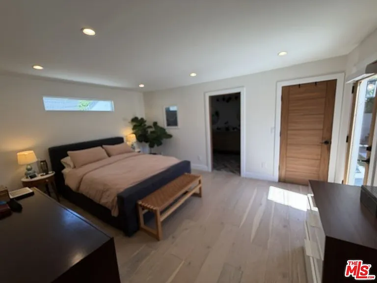 1768 S Fairfax Ave — Photo 23