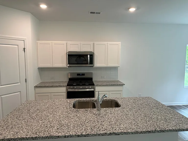 2058 Boxwood Cir — Photo 7