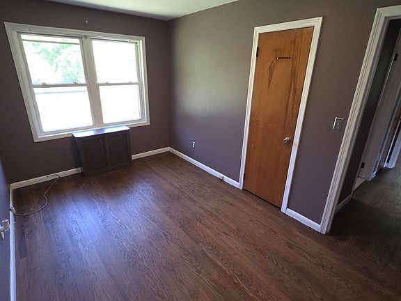 4th image of 3 N Hill Ln #2