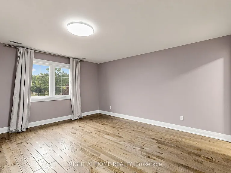 67 Bonnyview Dr — Photo 35