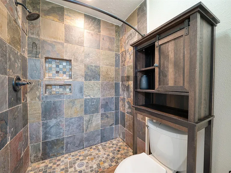 1323 Oakengates Dr — Photo 33