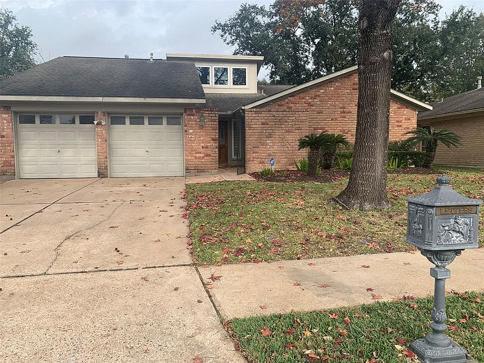 1st image of 15711 Hickory Knoll Dr