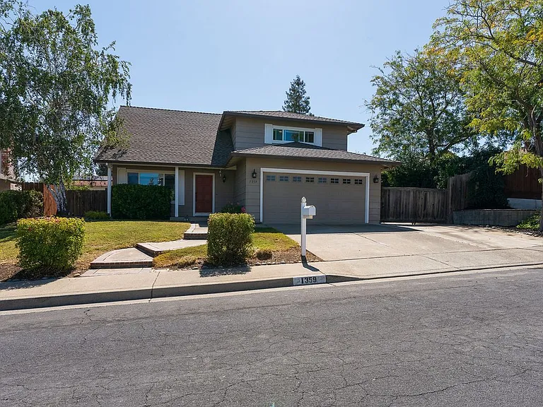 1359 Shade Oak Ln — Photo 1