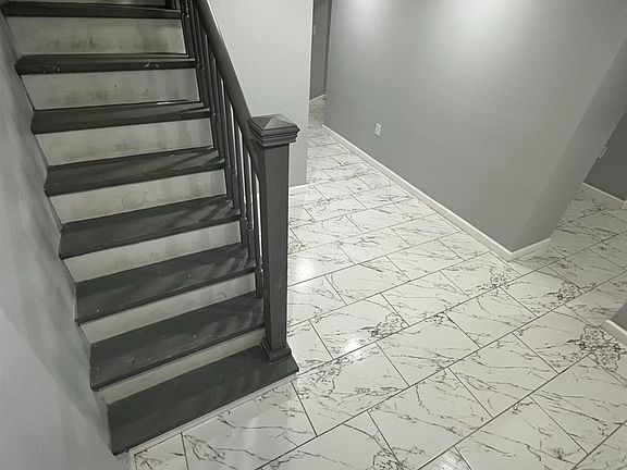 3rd image of 208 E 9th St #1