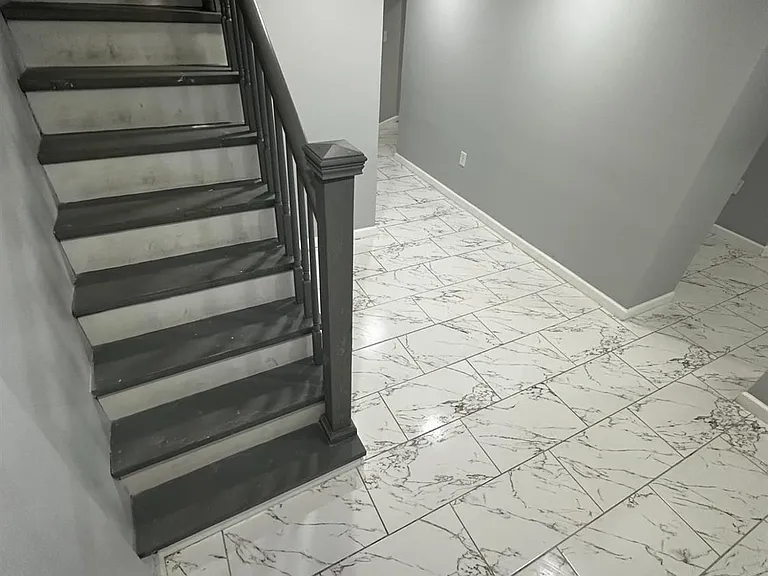 208 E 9th St #1 — Photo 3