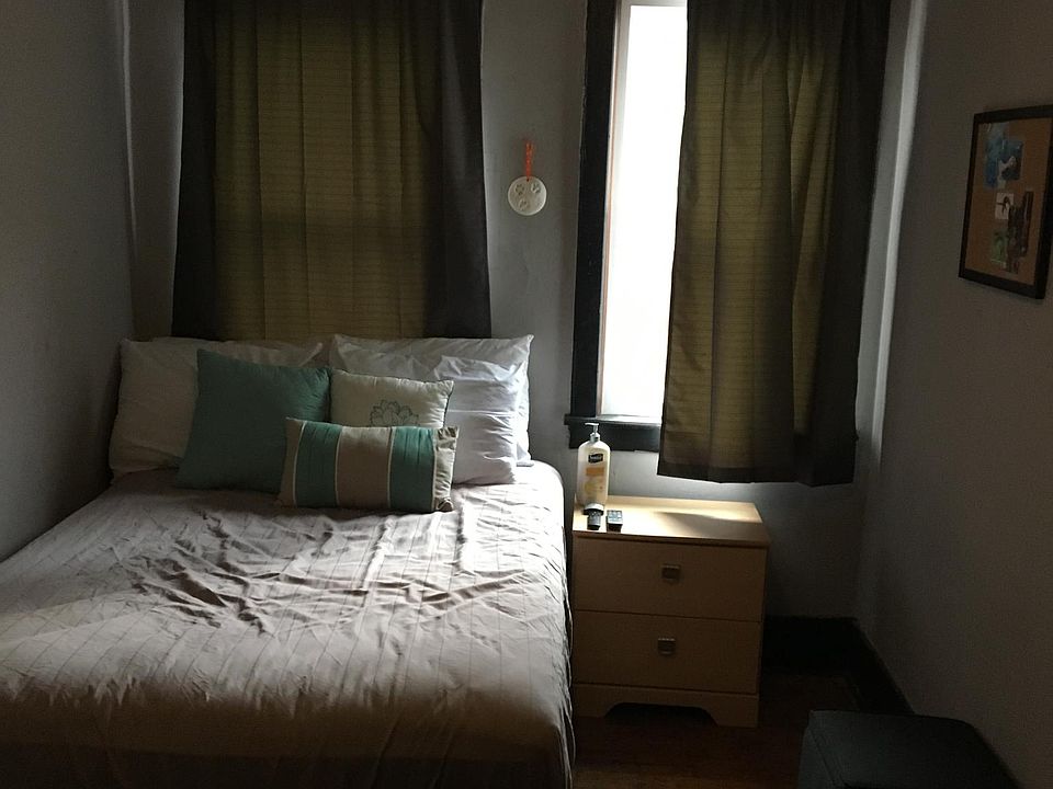 2nd image of 913 Curtis Ave APT 1