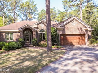 12 Plantation Dr, Southern Pines, NC 28387