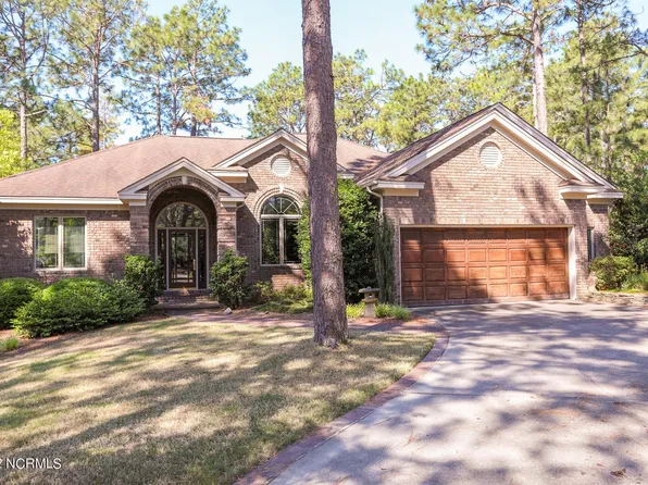 12 Plantation Dr, Southern Pines, NC 28387