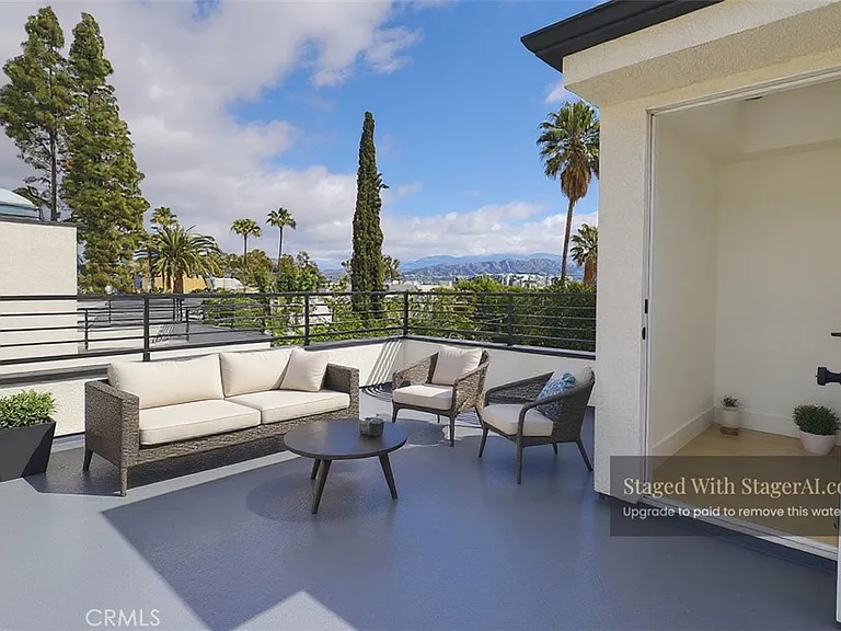 11810 Gilmore St — Photo 40