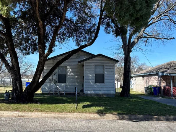 415 Hallvale Dr, White Settlement, TX 76108