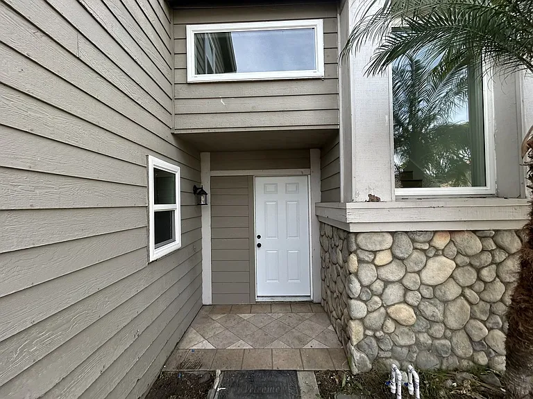 12040 Woodbridge Dr — Photo 1