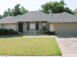 520 Meadow Ridge Cir, Norman, OK 73072