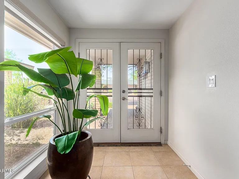 2909 E Las Rocas Dr — Photo 36