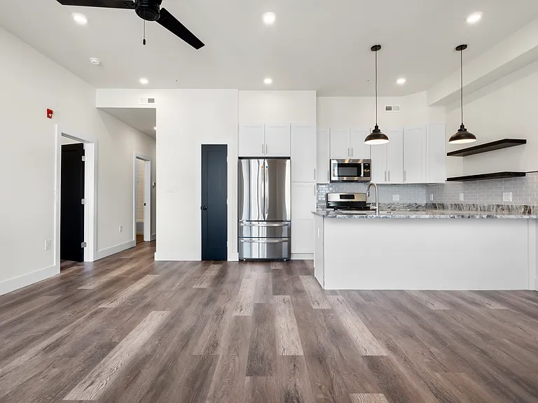 2025 Amber St #B — Photo 6