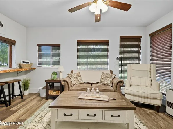 9150 N Liten Gata Cir, Palmer, AK 99645