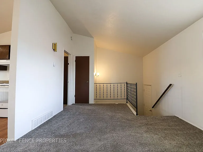 1488 E 8th St — Photo 7