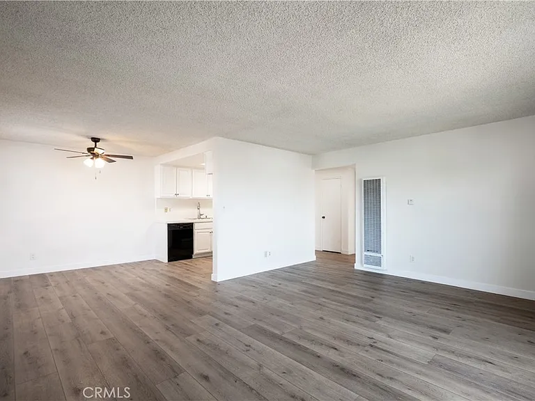 972 W 14th St #3 — Photo 17
