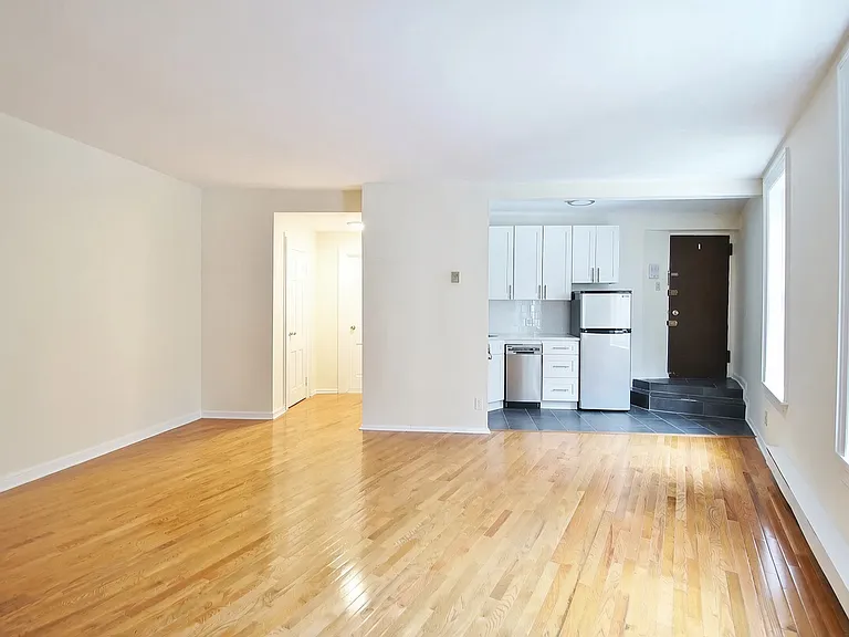 159 W 4th St #1 — Photo 3