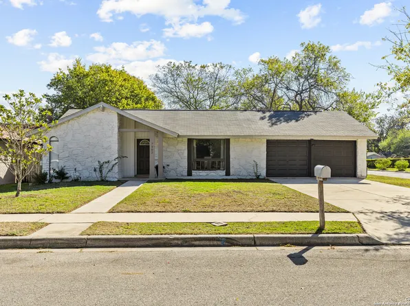 7502 WISHING OAKS ST, Live Oak, TX 78233