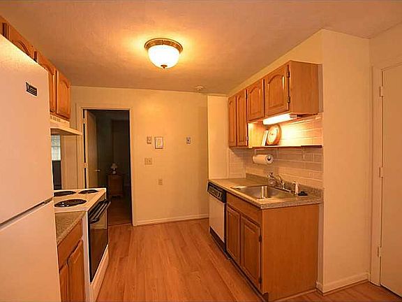 3rd image of 12 Stonehenge Dr Unit 322