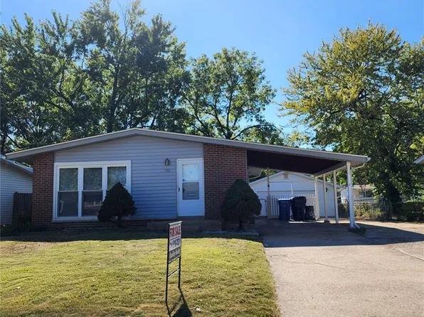 790 Manresa Ln, Florissant, MO 63031
