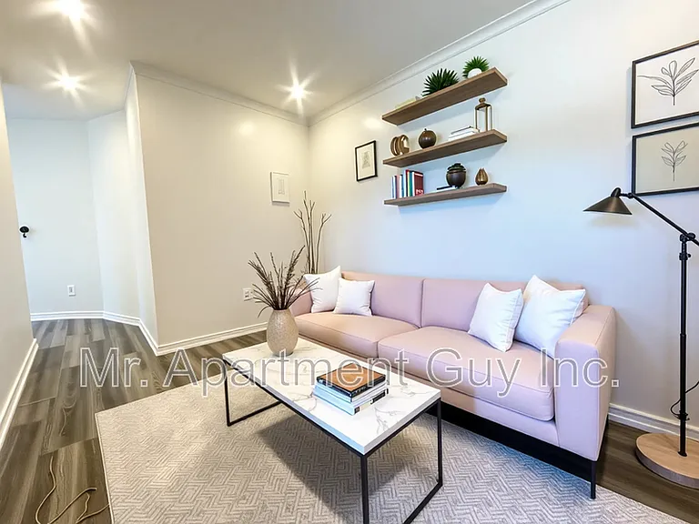 44 Victoria Ave S #306 — Photo 2
