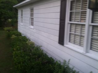 195 Lewis St, Harkers Island, NC 28531
