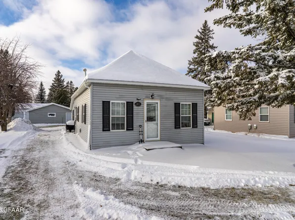 1221 Knight Ave N, Thief River Falls, MN 56701