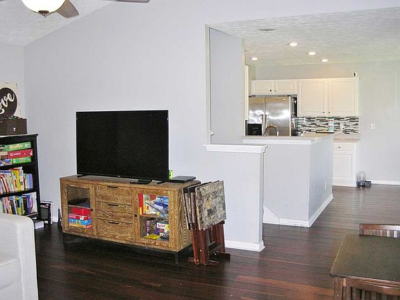 4th image of 5880 Sayward Dr