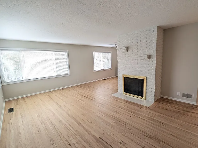 326-334 SW Hamilton St — Photo 4