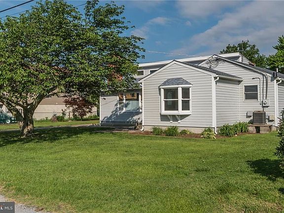4th image of 33287 Mercer Ave