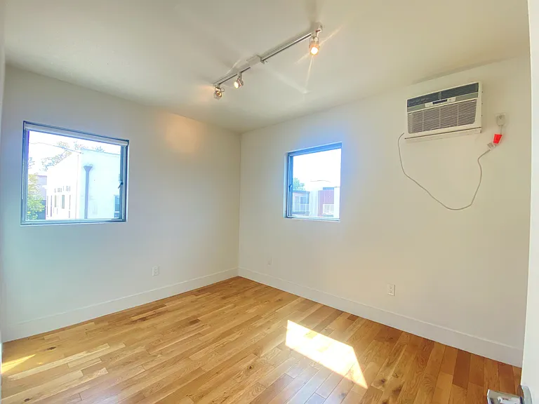 4512 Willowbrook Ave #4512.5 — Photo 3