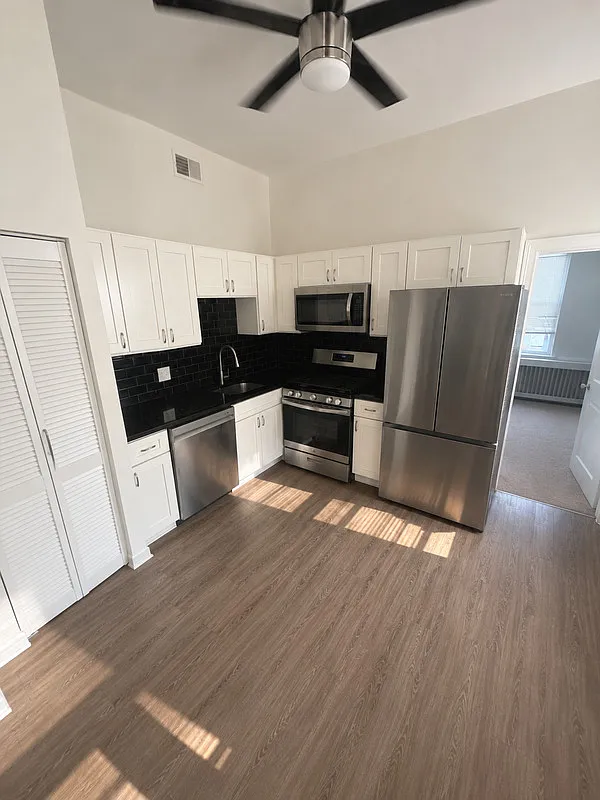 2 bed, 1.0 bath, 900 sqft, $1,600 — Photo 1