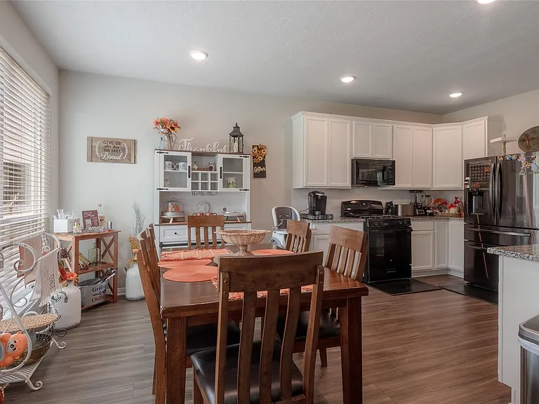 127 Worley Way — Photo 6