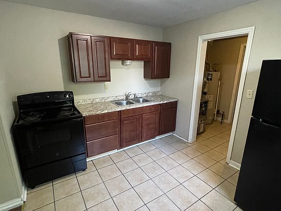 5th image of 1039 Republic Ave