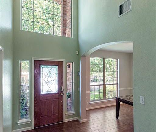 4th image of 1100 Vanderbilt Cir
