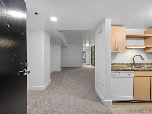 3rd image of 425 W Beech St Unit 204