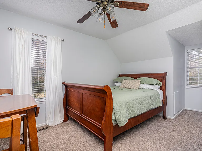 Upstairs queen bedroom with walk-in closet
