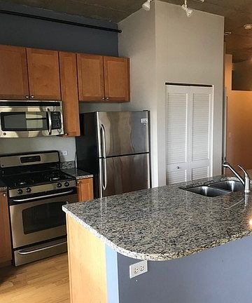 2nd image of 1122 W Catalpa Ave APT 412
