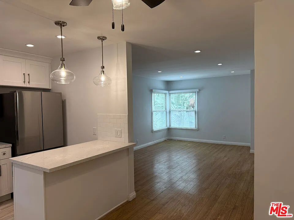 4123 1/2 W Toluca Lake Ave