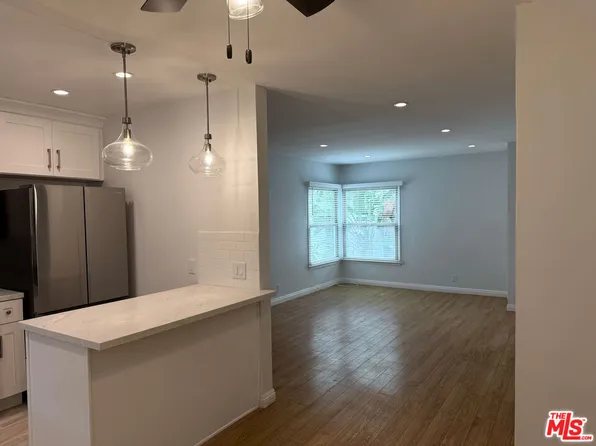 4123 1/2 W Toluca Lake Ave, Burbank, CA 91505