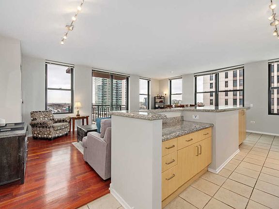 2nd image of 330 N Jefferson St APT 1008