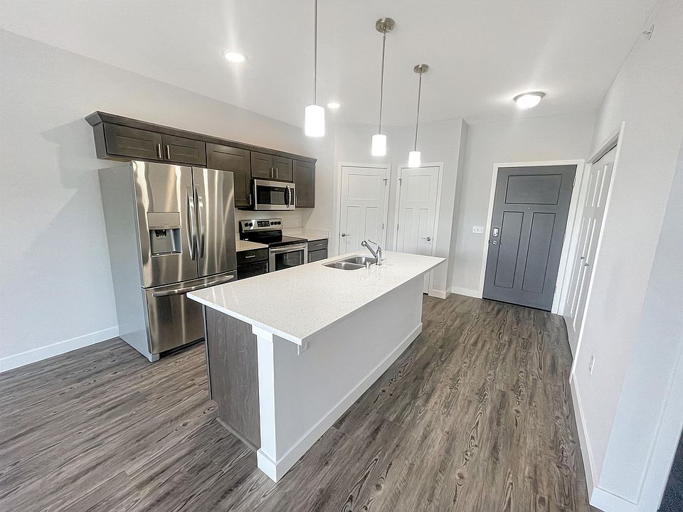 1st image of 1601 N Windsor Ave #308