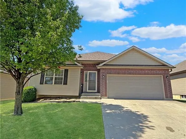1206 Half Day Dr, Warrensburg, MO 64093
