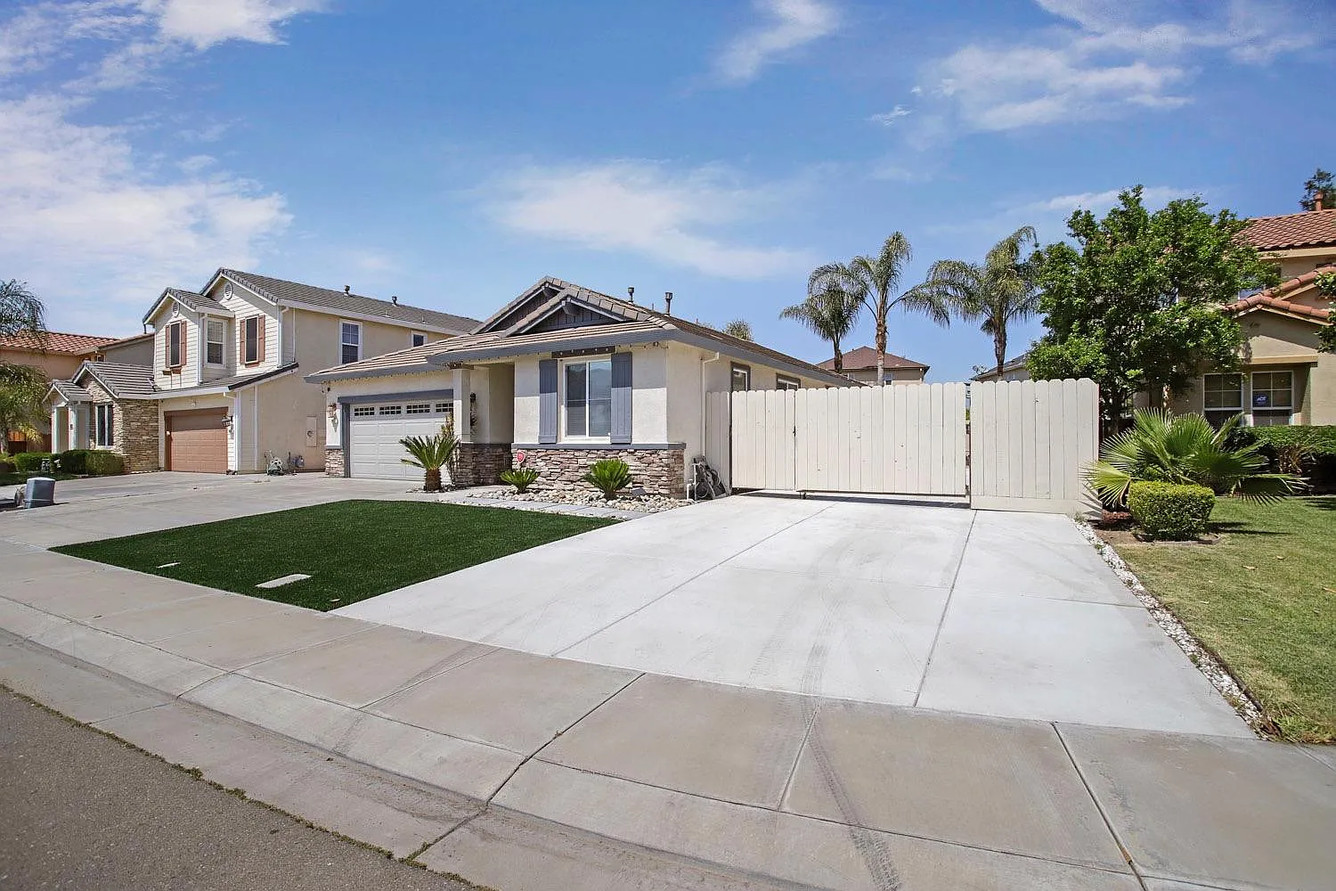 2557 Balmy Ct photo 1