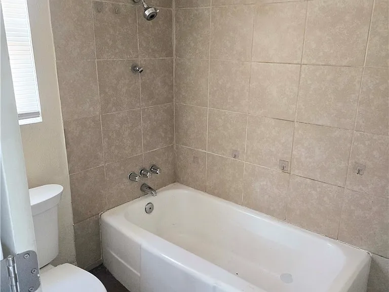 413 W Van Buren Ave #9 — Photo 8