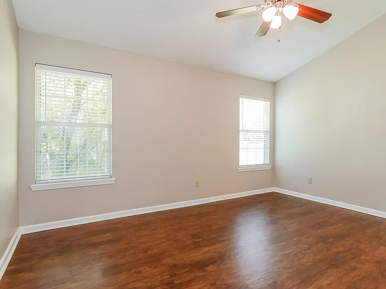1829 Northglen Cir — Photo 11